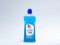 Bouteille de nettoyant bleu Maison Inet pour sols et surfaces, à base de bicarbonate de soude, pour un nettoyage efficace.