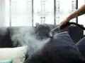 Nettoyer canapé tissu vapeur pour un résultat impeccable. La vapeur désinfecte et ravive les couleurs.