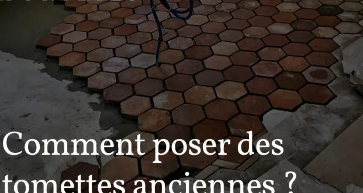Pose de tomettes anciennes en cours. Le texte "Comment poser des tomettes anciennes ?" suggère des conseils pour ce type de revêtement.