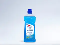 Bouteille de nettoyant bleu Maison Inet pour sols et surfaces, à base de bicarbonate de soude, pour un nettoyage efficace.