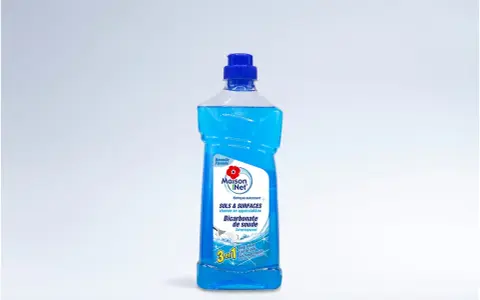Bouteille de nettoyant bleu Maison Inet pour sols et surfaces, à base de bicarbonate de soude, pour un nettoyage efficace.