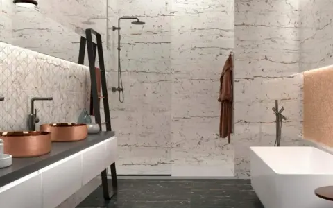 Salle de bain moderne avec murs texturés rappelant la pierre de Bourgogne, double vasque en cuivre, baignoire îlot et douche à l'italienne.