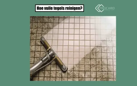 Nettoyer sol carrelage très sale avec un appareil de nettoyage. Le carrelage est visiblement encrassé par endroits.