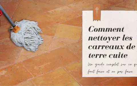 Un seau rouge et une serpillère sur des carreaux de terre cuite, prêts pour le traitement.