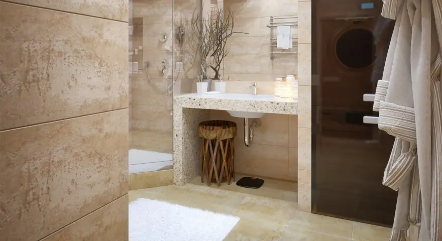 Salle de bain moderne avec carrelage imitation travertin. Un nettoyage à la vapeur serait idéal pour maintenir cette finition.