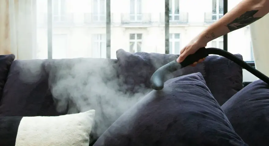 Nettoyer canapé tissu vapeur pour un résultat impeccable. La vapeur désinfecte et ravive les couleurs.