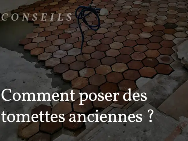 Pose de tomettes anciennes en cours. Le texte "Comment poser des tomettes anciennes ?" suggère des conseils pour ce type de revêtement.